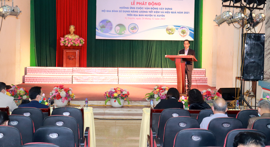 Đại diện Trung tâm Khuyến công – Xúc tiến công thương phát động hưởng ứng Cuộc vận động xây dựng hộ gia đình sử dụng năng lượng tiết kiệm và hiệu quả 