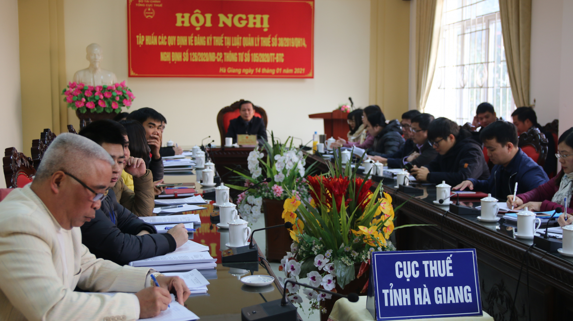 Tập huấn các chính sách thuế mới.                            Ảnh: TƯ LIỆU