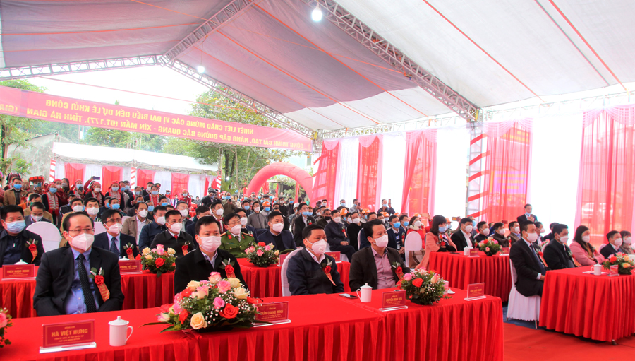 Các đại biểu dự lễ khởi công.
