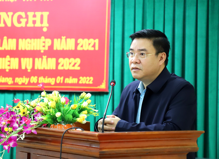 Đồng chí Hoàng Gia Long, Ủy viên BTV Tỉnh ủy, Phó Chủ tịch Thường trực UBND tỉnh phát biểu tại hội nghị.