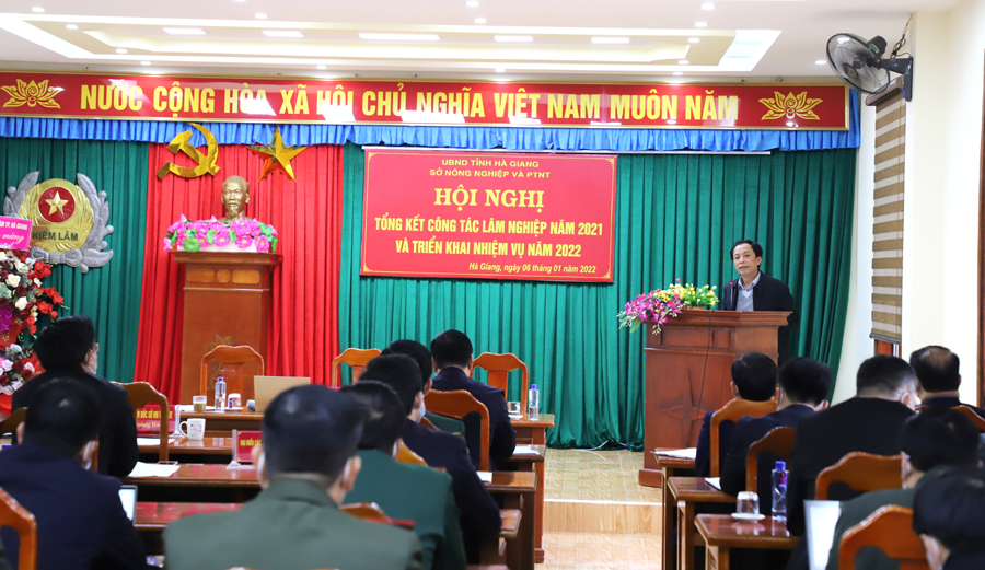 Các đại biểu dự Hội nghị tổng kết công tác Lâm nghiệp năm 2021 và triển khai nhiệm vụ năm 2022.