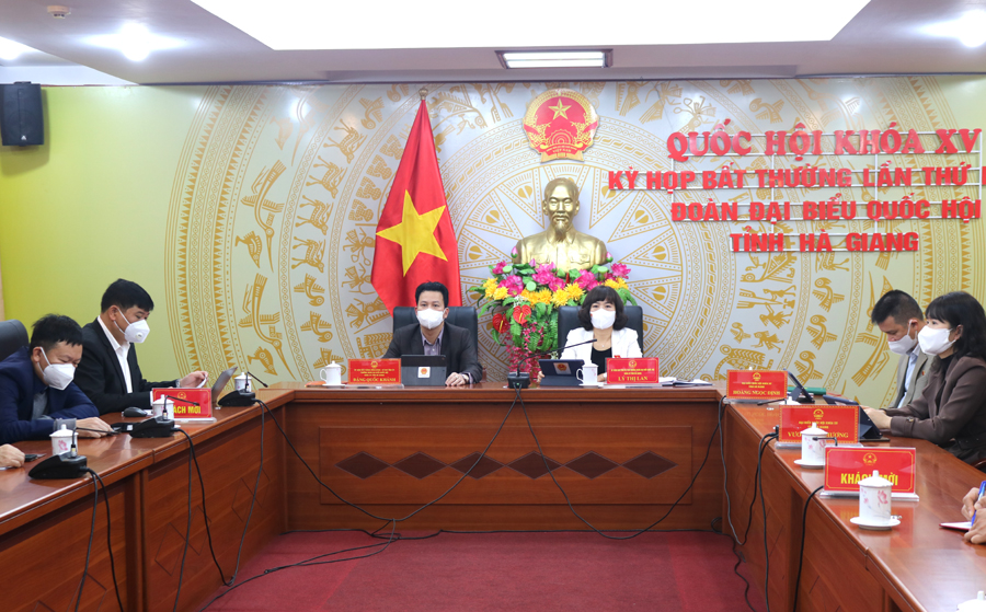 Đoàn ĐBQH tỉnh ta tham gia phiên thảo luận trực tuyến.