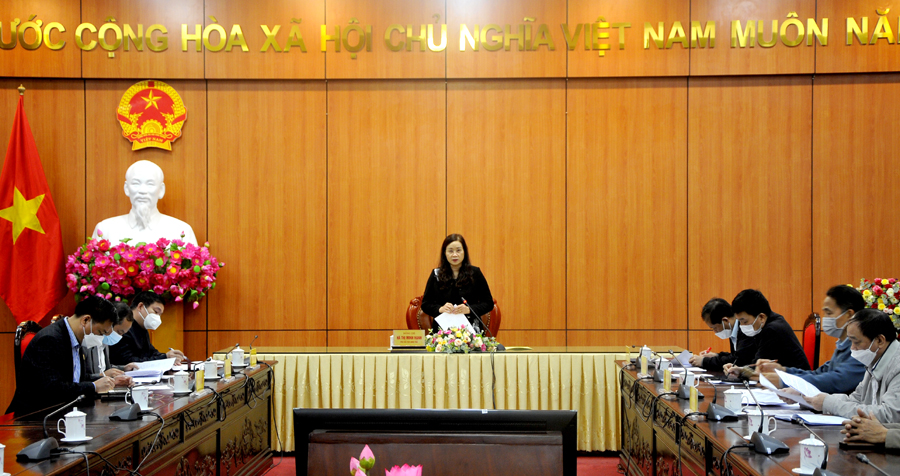 Phó Chủ tịch UBND tỉnh Hà Thị Minh Hạnh phát biểu tại hội nghị.