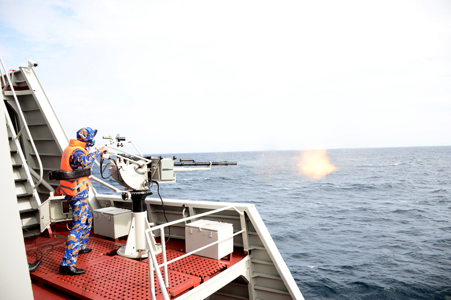 Luyện tập bắn mục tiêu trên biển. Ảnh: CTV (Lữ đoàn 162)