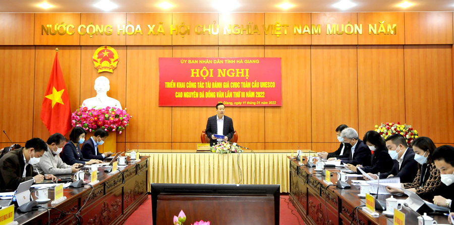 Chủ tịch UBND tỉnh Nguyễn Văn Sơn phát biểu tại hội nghị.