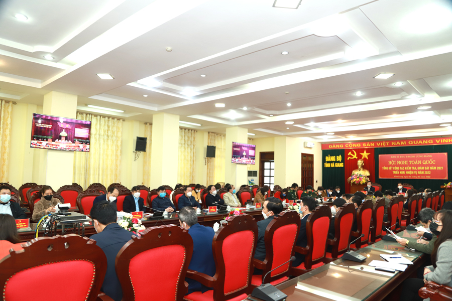 Các đại biểu dự hội nghị tại điểm cầu Tỉnh uỷ.