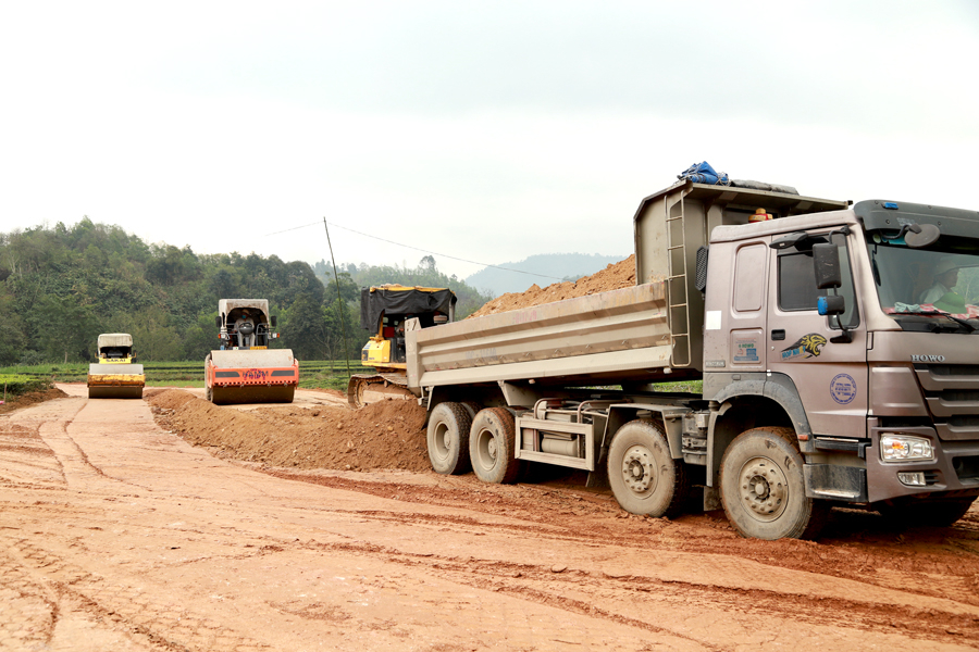 Đường thành phố Hà Giang đi xã Đồng Tâm (Bắc Quang) đang được đầu tư nâng cấp tạo đột phá phát triển cho các địa phương phía Đông sông Lô.