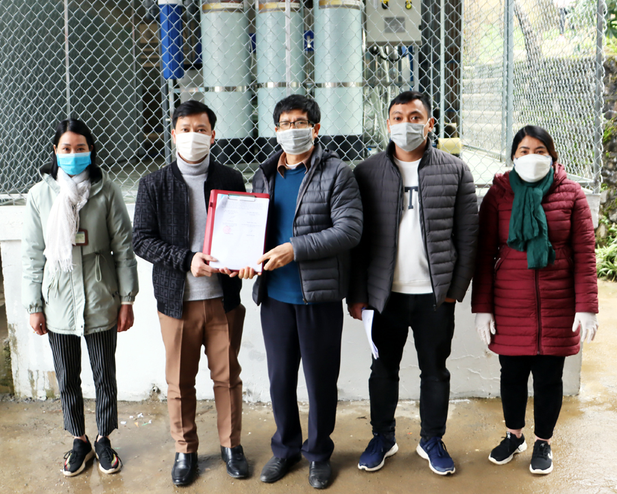 Bàn giao công trình lọc nước sinh hoạt và nước uống trực tiếp tại Trường Phổ thông Dân tộc bán trú Tiểu học và THCS xã Sà Phìn.