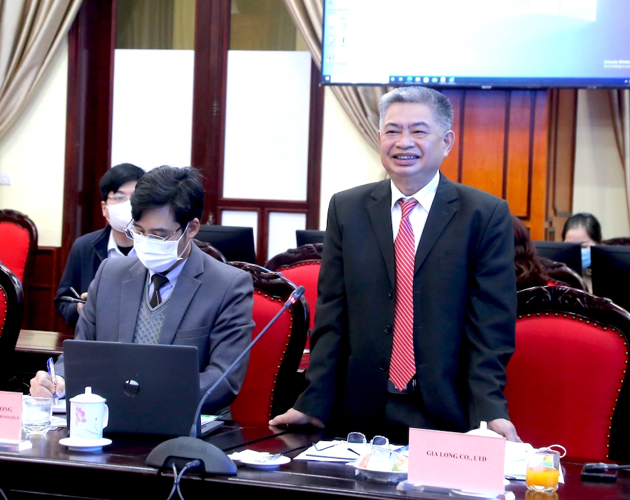 Đại diện Công ty TNHH - Tổng công ty Gia Long (Xín Mần) trao đổi ý kiến tại hội thảo.