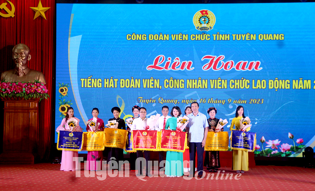 https://baotuyenquang.com.vn/media/images/2023/09/lien-hoan-tieng-hat-cong-doan-vien-chuc43(1).jpg