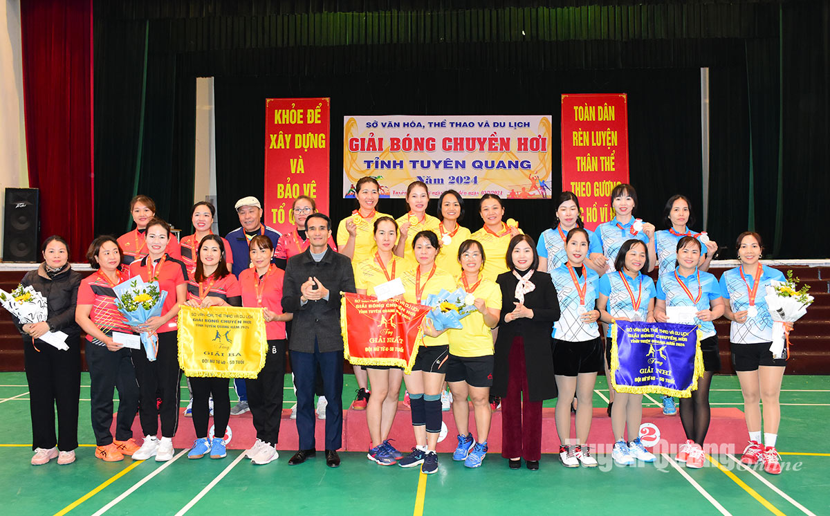 Thành phố Tuyên Quang giành 3 giải Nhất tại Giải bóng chuyền hơi tỉnh Tuyên Quang năm 2024