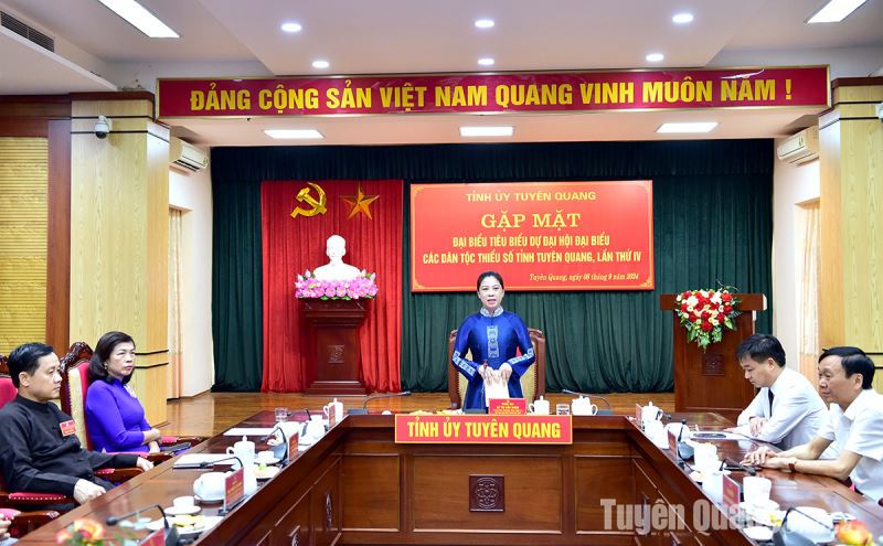 Thường trực Tỉnh ủy gặp mặt đại biểu tiêu biểu dự Đại hội đại biểu các dân tộc thiểu số lần thứ IV