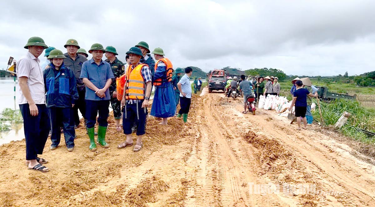 Phó Chủ tịch UBND tỉnh Nguyễn Thế Giang kiểm tra công tác phòng, chống lụt bão tại huyện Sơn Dương