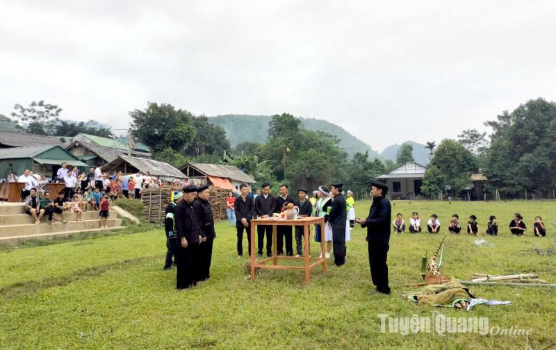 Người Mông và ước vọng Gầu tào